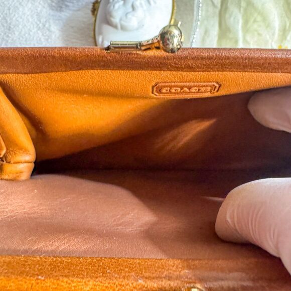 Vintage Coach Leather Kiss Lock Wallet/Clutch - Classic Framed Coin Purse - Picture 3 of 4